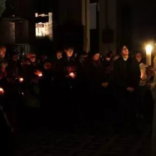 Akademicka Droga Krzyżowa w kościele