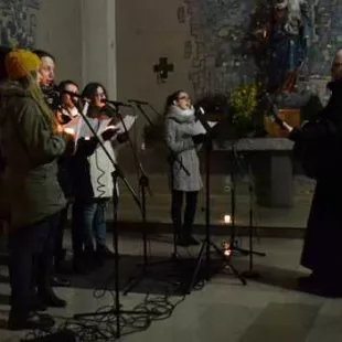 Akademicka Droga Krzyżowa w kościele