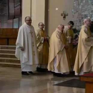 Uroczysta Eucharystia z poświęceniem sztandaru "Węzła"